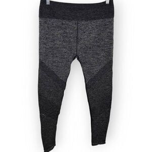 Fabletics Black and Gray Crop Legging size Medium